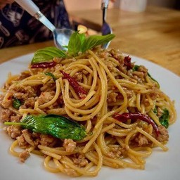 สปาเก็ตตี้ผัดพริกแห้ง