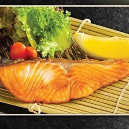 salmon Yaki แซลมอนย่างเกลือ
