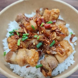 หมูกรอบ ๆ พฤกษา 20