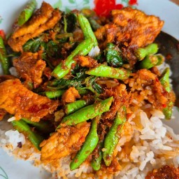 ข้าวผัดพริกแกงหมู