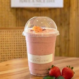 สตอเบอร์รี่สมูทตี้
