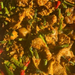 ผัดเผ็ดไก่