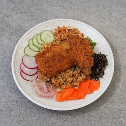 ข้าวผัดกะเพราโชยุ ไก่ทอด