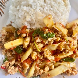 กระเพราหมูสับหน่อไม้