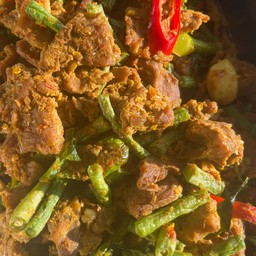 ผัดเผ็ดหมู