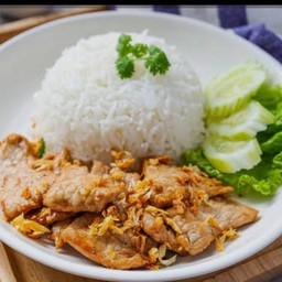 ข้าวหมูทอดกระเทียม