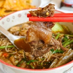 สมุนตุ๋น ก๋วยเตี๋ยวเนื้อตุ๋น ดิ เอ็มไพร์