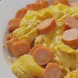 ข้าวไข่ข้นใส้กรอก