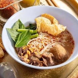 ก๋วยเตี๋ยวหมูตุ๋น By สกาย