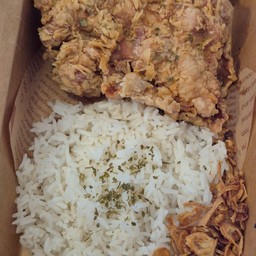 ข้าวหน้าซิกเนเจอร์ไก่ทอดกรอบ