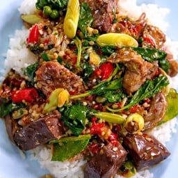 ข้าวราดขี้เมาเป็ด(ตะไคร้ใบมะกรูดพริกไทยอ่อน กะเพรา)