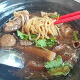 ก๋วยเตี๋ยวเนื้อนายหมี  ทวีวัฒนา