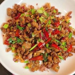 ข้าวหน้าหมูสับคั่วพริกเกลือ