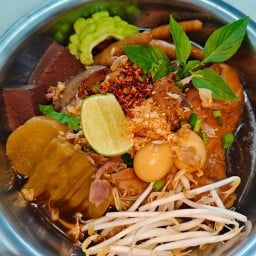 ก๋วยเตี๋ยวไก่เจ็ดชั่วโคตร