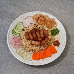 ข้าวผัดต้มยำแกมบาส เบค่อน