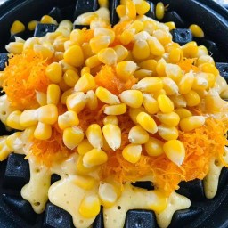 วาฟเฟิลไส้ทะลักbyน้องของขวัญ ตลาดสนามกีฬานครปฐม