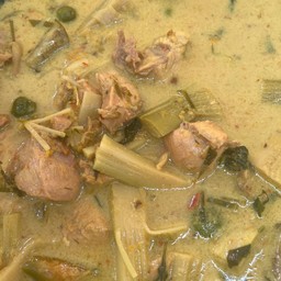 แกงกะมิหน่อไม้ไก่