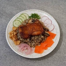 ข้าวผัดทรัฟเฟิล สะโพกไก่ย่าง