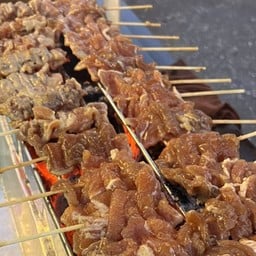 หมูปิ้งไจแอนท์ สูตรโบราณ หมู่บ้านสัมมากร รามคำแหง 112