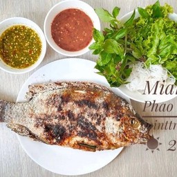 ปลาเผา กินปลาบ้านแม่ ตลาดสนามกีฬา