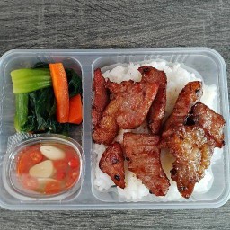บ้านหมูเยิ้ม