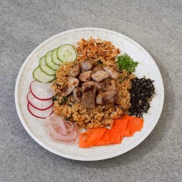 ข้าวผัดกะเพราโชยุ สันคอหมูย่าง