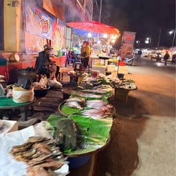 ตลาดไตรรัตน์