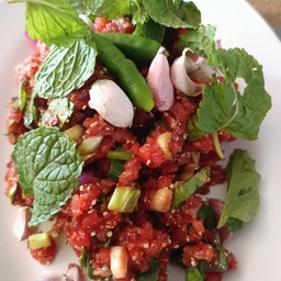 ก้อยเนื้อหั่นลุกเต๋าขมๆเปรี้ยวๆๆ.ไม่ใส่เลือดรสจัดแบบอีสาน