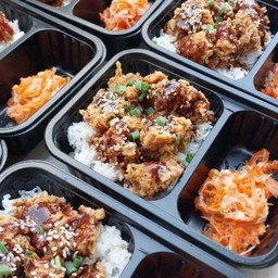 ข้าวไก่ทอดซอสเกาหลีผสมซอสบาบีคิว สายมิกซ์ต้องลอง