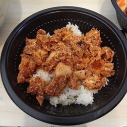 ข้าวไก่ทอดคลุกฝุ่น (ยำแซ่บไม่ใส่ผัก)