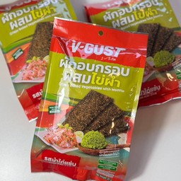 V-GUST ผักอบกรอบผสมไข่ผำ รส ยำไก่แซ่บ