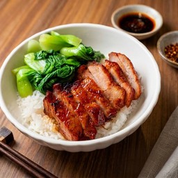 ข้าวหมูแดงฮ่องกงไซส์ประหยัด (ข้าว+หมูแดง+ผักเบบี้ฮ่องเต้)