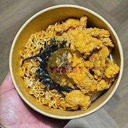 มาม่าเผ็ดเกาหลี+หนังไก่ทอดกรอบ