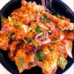 ข้าวยำไก่แซ่บ (ไก่ทอด)