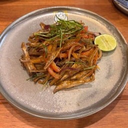 Hot and Sour Rakhine Salad (Anchovy/Fish cake)