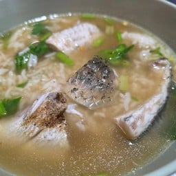 ลุงชู ต้มยำหัวปลา ตลาดมารวย