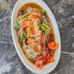 ส้มตำ เส้นเล็กปลาร้า/หมูกรอบ