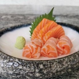 LMR1. Dry-aged Tasmanian Salmon Sashimi แซลมอนดรายเอจซาชิมิ 6 ชิ้น