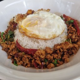 ข้าวผัดกะเพรา