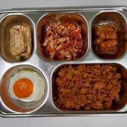 เซ็ตข้าวผัดกิมจิ+เครื่องเคียง