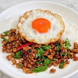 ข้าวหมูทอด คั่วพริกเกลือรสเด็ด / กะเพราพริกแห้ง