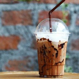 มอคค่าเย็น (ใช้หญ้าหวานแต่น้ำตาลนมโอ๊ตเพิ่มความเข้มข้น)