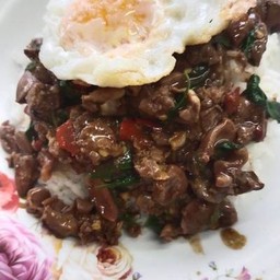 ลุงแหลมอาหารตามสั่งหน้าเทคนิค ติดร้านก๋วยเตี๋ยวป้าเล็ก