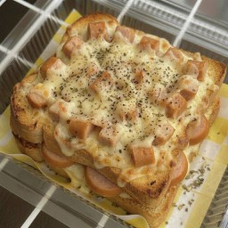 ปังพิซซ่าไส้กรอกชีส