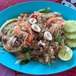 ก๋วยเตี๋ยวหลานลุงโญ สี่แยกสาริกา