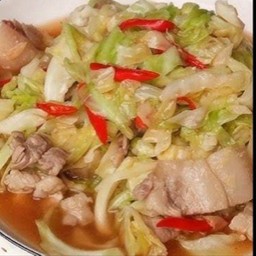 ผัดกะหล่ำใส่หมู ราดข้าว