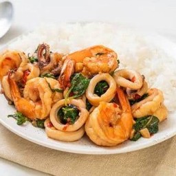ข้าวกระเพรารวมมิตรทะเล