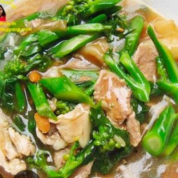 ราดหน้า  เส้นใหญ่