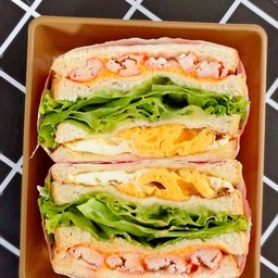 แซนวิชไส้กรอก - ไข่ (1คู่2ชิ้น)