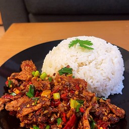 หมูชิ้นผัดหม่าล่าพริกแห้ง